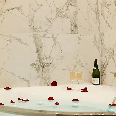 Lavie Maison Marais Ac Hot Tub باريس