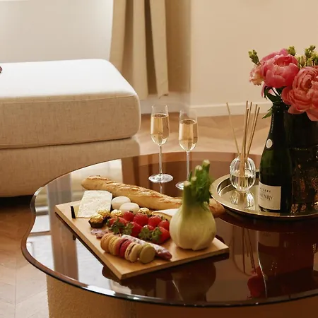 Lavie Maison Marais Jacuzzi & Chic Paris Getaway