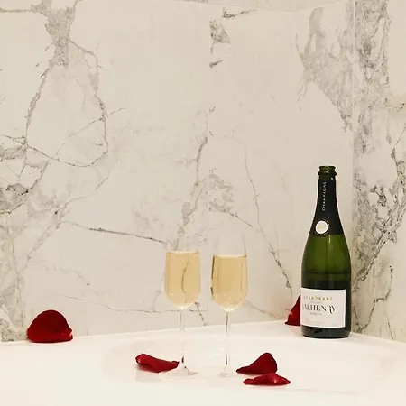 Lavie Maison Marais Jacuzzi & Chic Paris Getaway